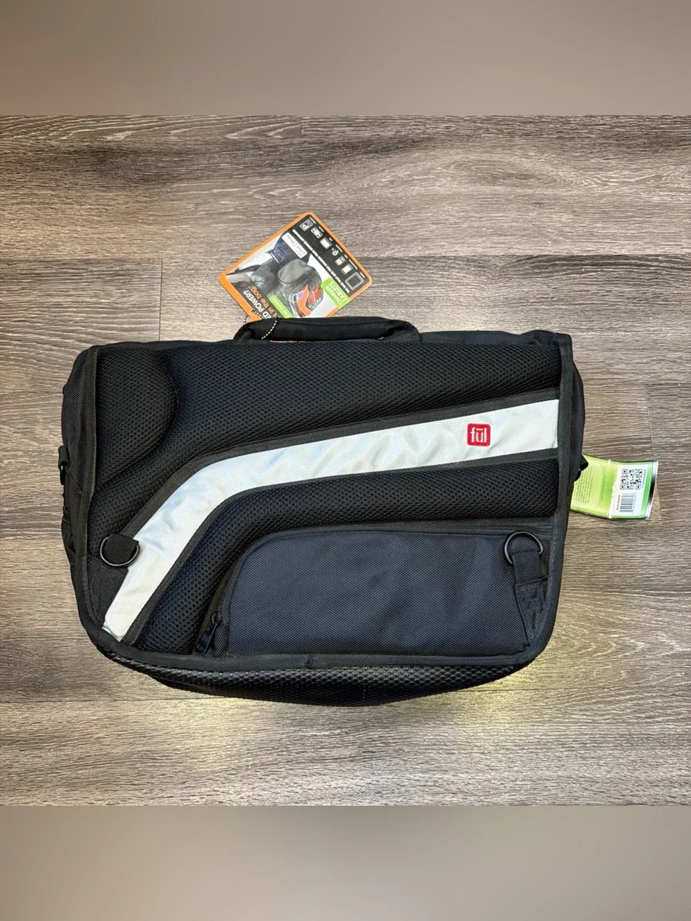 Powerbag Ful Messenger Laptop Bag w Battery Charger Smartphone Tablet 18